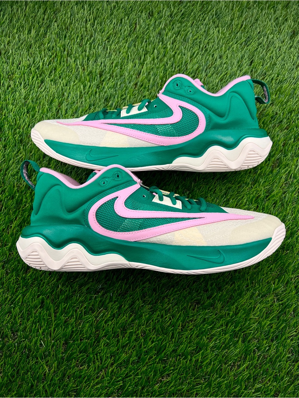 Nike Giannis Immortality 3 Basketball Shoes Green Pink White Size 13